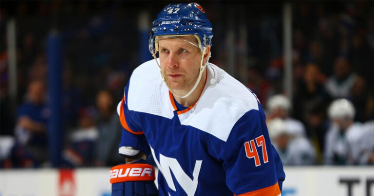 NHL_NYI_LeoKomarov-thumb800x420