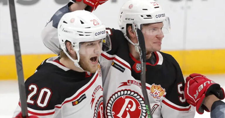 <b>Niko Ojamäki (vas.) ja Miro Aaltonen jättivät HK Vitjazin.</b>