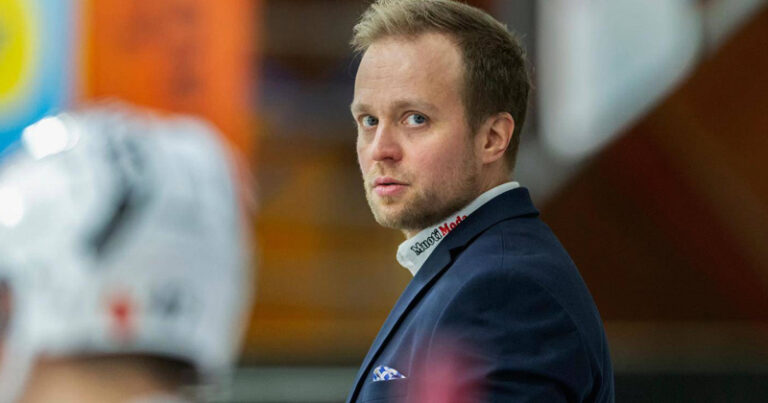 <b>Tuomo Ropo jatkaa Ketterän päävalmentajana kaudella 2022-23.</b>