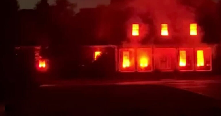 BurningHouseHalloweenDisplay-thumb800x420