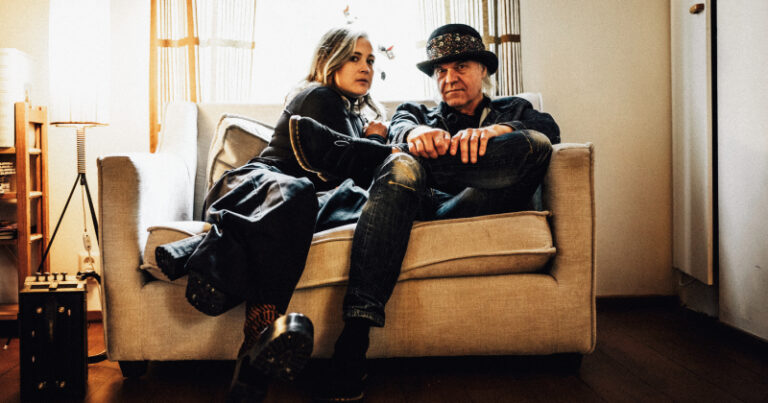 Moontwins-thumb800x420